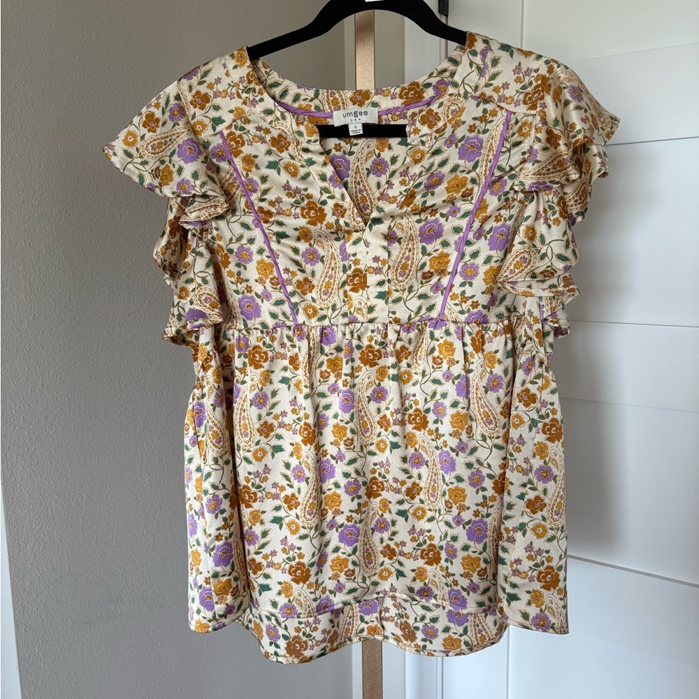 Umgee Size S Top. Flutter Sleeve. NWOT. Floral Print.